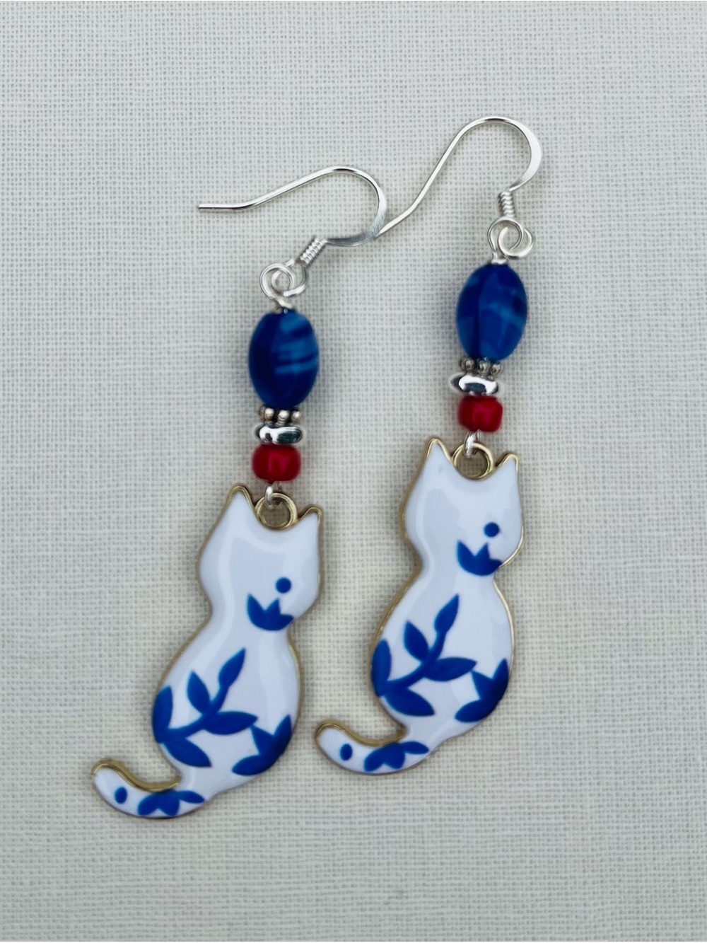 NWOT Blue & White Cat Dangle Earrings b